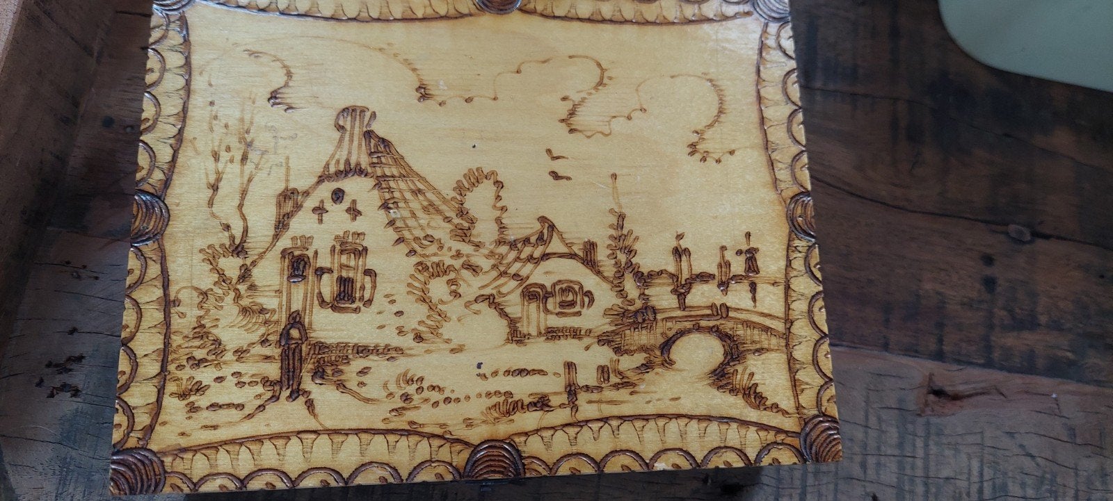 Oud HOUTEN  NAAIDOOS met inhoud o.a klosjes naaigaren en ⬆️, Antiek en Kunst, Curiosa en Brocante, Ophalen of Verzenden