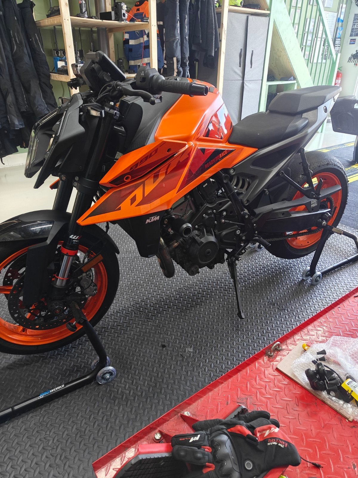 KTM 990 Duke 2024- Tech-Pack - BTW motor, Motoren, ABS, Minimaal motorrijbewijs A2, Handgeschakeld, Naked bike