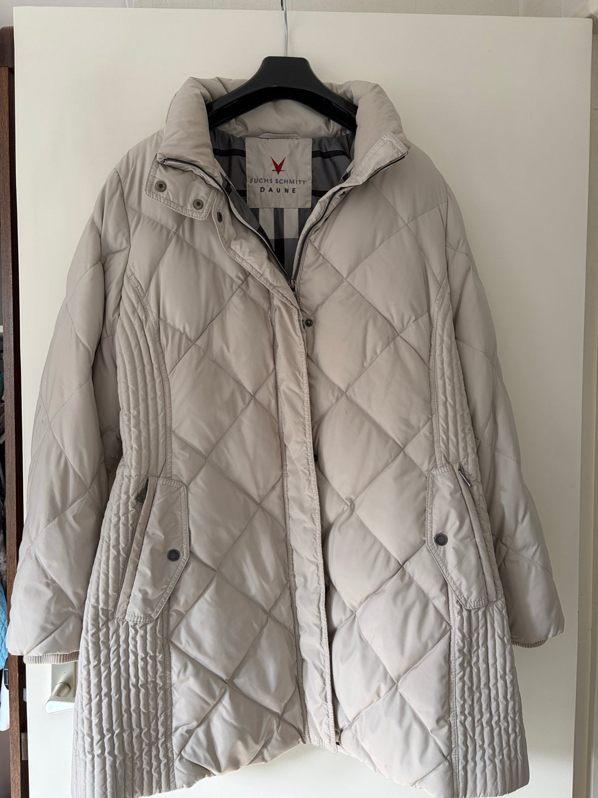 Fuchs Schmitt Daunenjas - Beige - Maat 46, Ophalen of Verzenden, Zo goed als nieuw, Maat 46/48 (XL) of groter, Beige