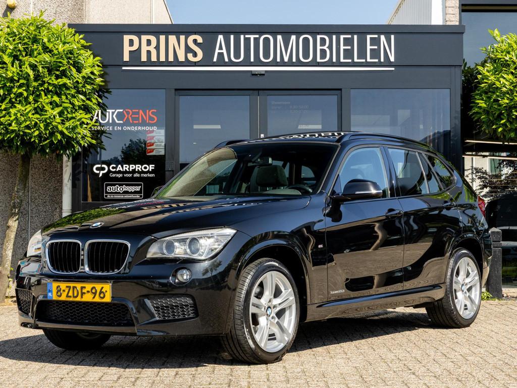 BMW X1 sDrive20i M-Sport|Pano|NL-Auto, Auto's, BMW, Euro 6, 4 cilinders, Zwart, Grijs