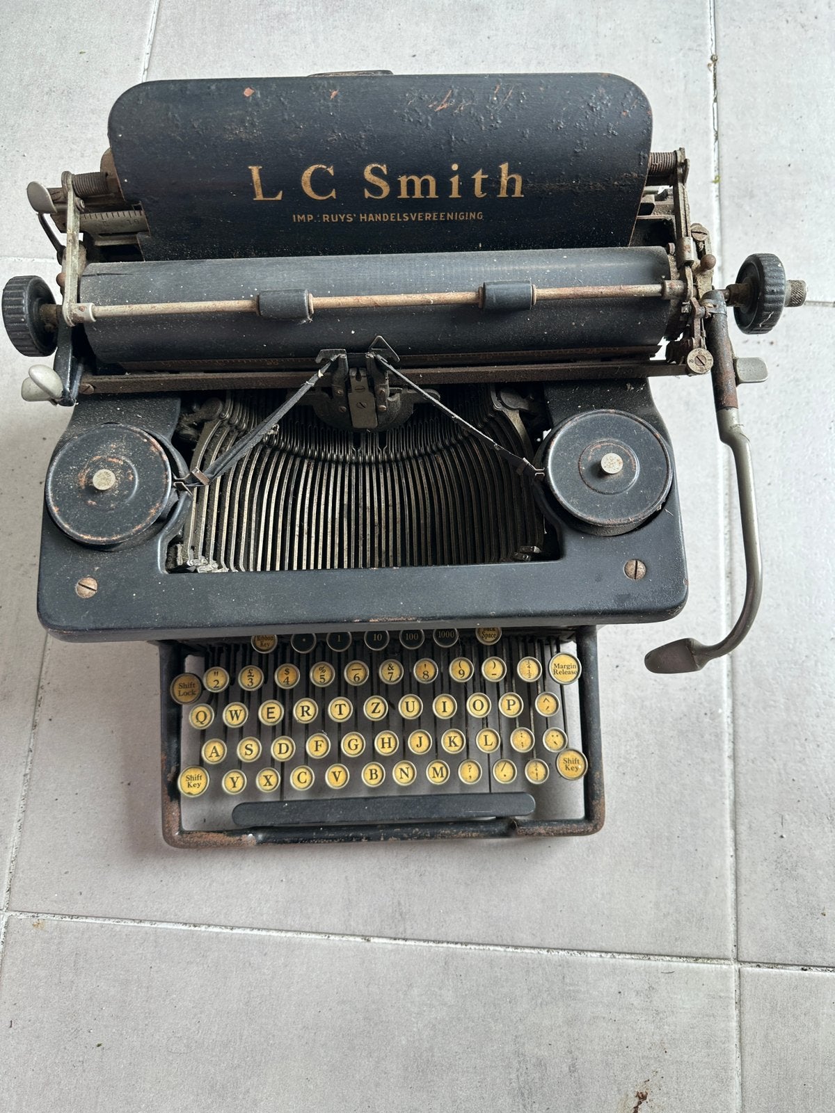 Hele oude typemachine, Ophalen, Gebruikt
