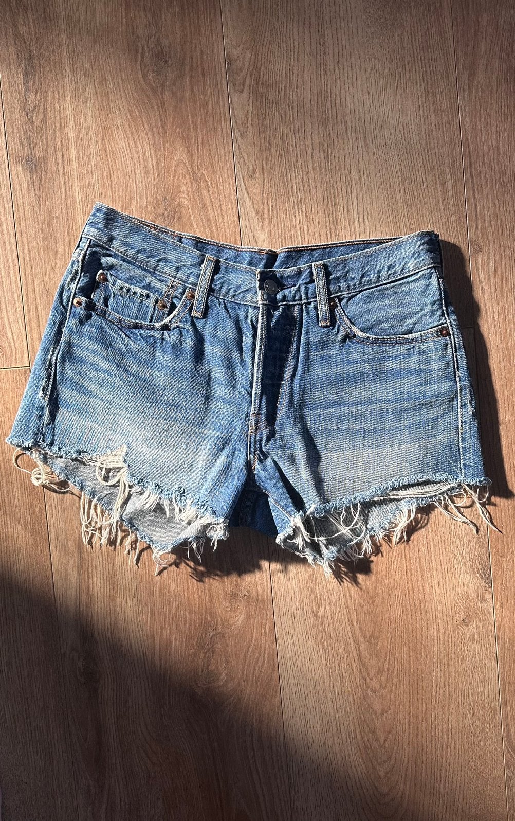 Levi’s 501 short spijkerbroek klassiek blauw - Maat W27, Ophalen of Verzenden, Zo goed als nieuw, Blauw, W27 (confectie 34) of kleiner