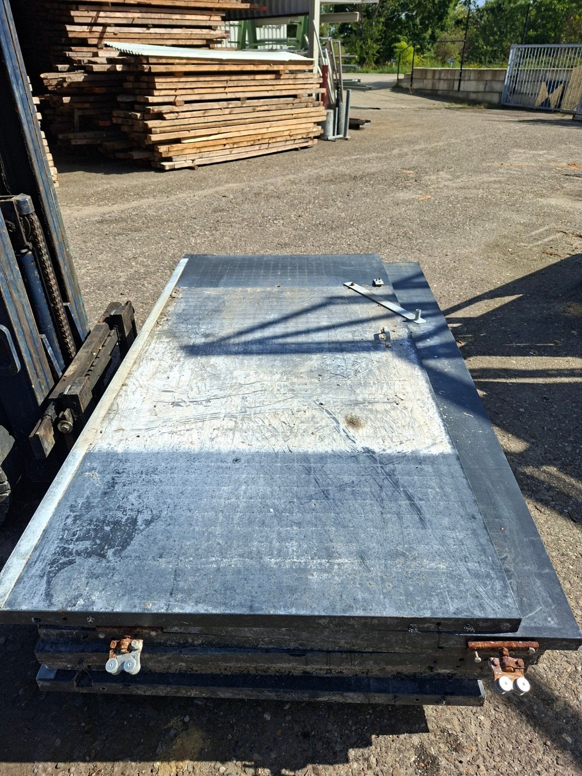Deur Kunstof, holle raster plaat, Schuifdeur., Kunststof, Gebruikt, 215 cm of meer, Garagedeur