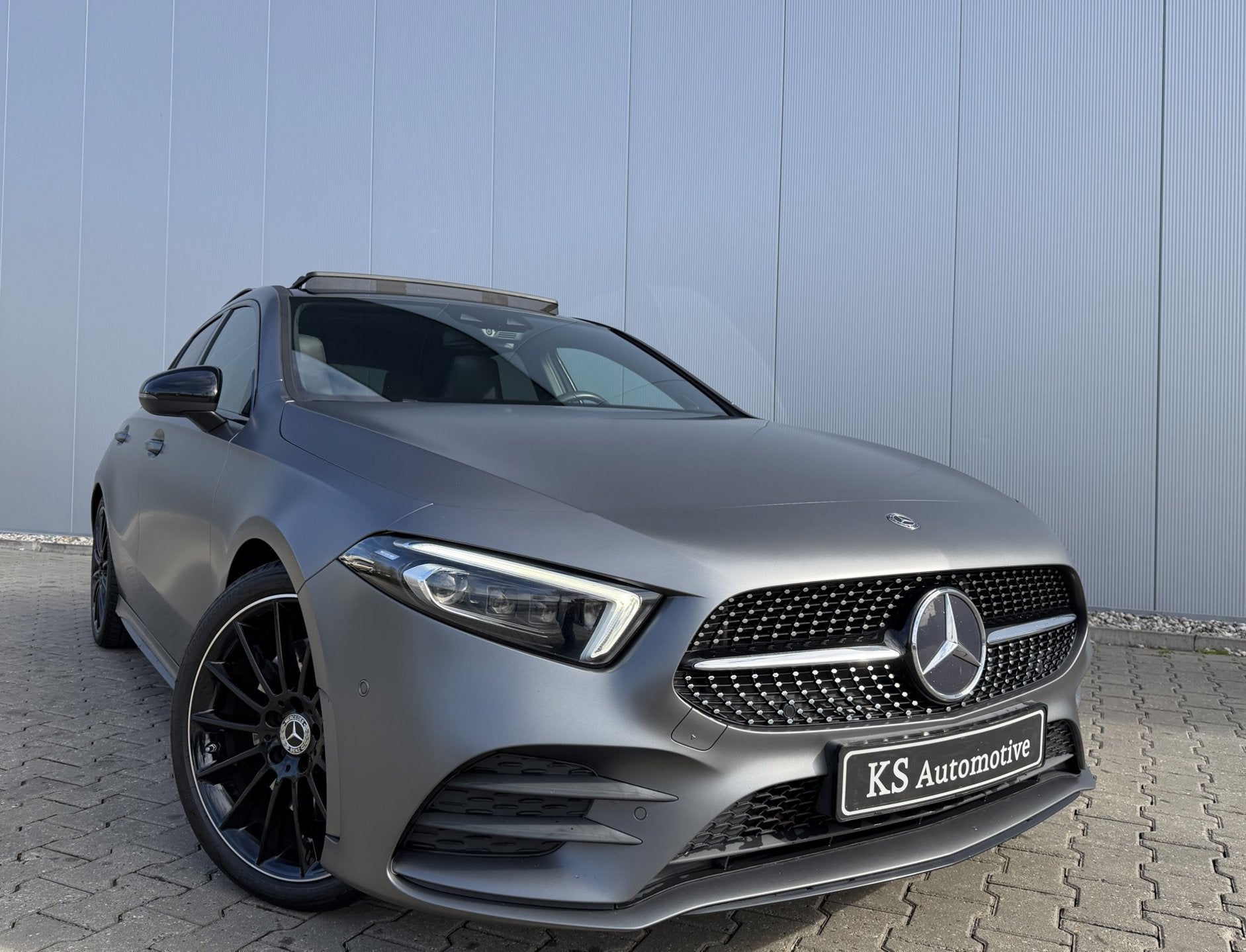 Mercedes-Benz A-klasse A250 Premium AMG 224PK Pano Burmester, 15 km/l, Gebruikt, 4 cilinders, Bedrijf