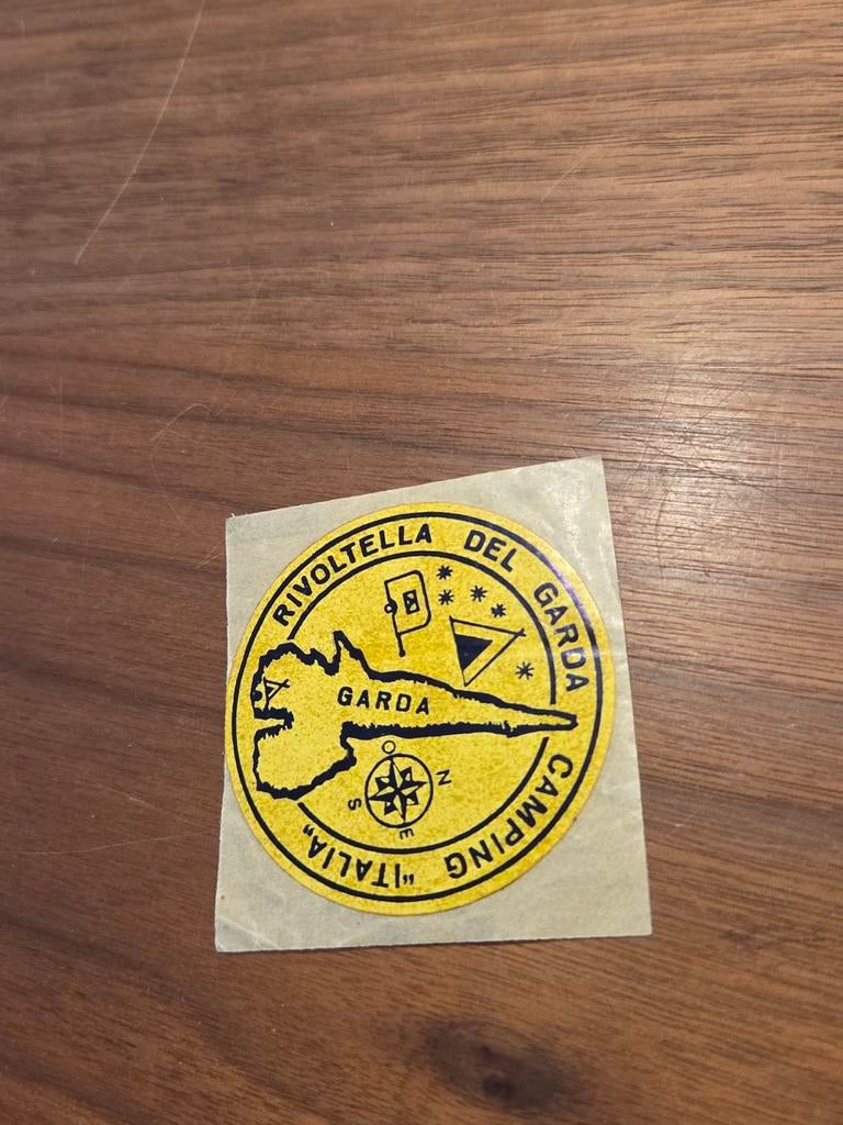 7141 Vintage Camping Sticker Rivoltella del Garda Italië, Ophalen of Verzenden, Gebruikt, Overige typen