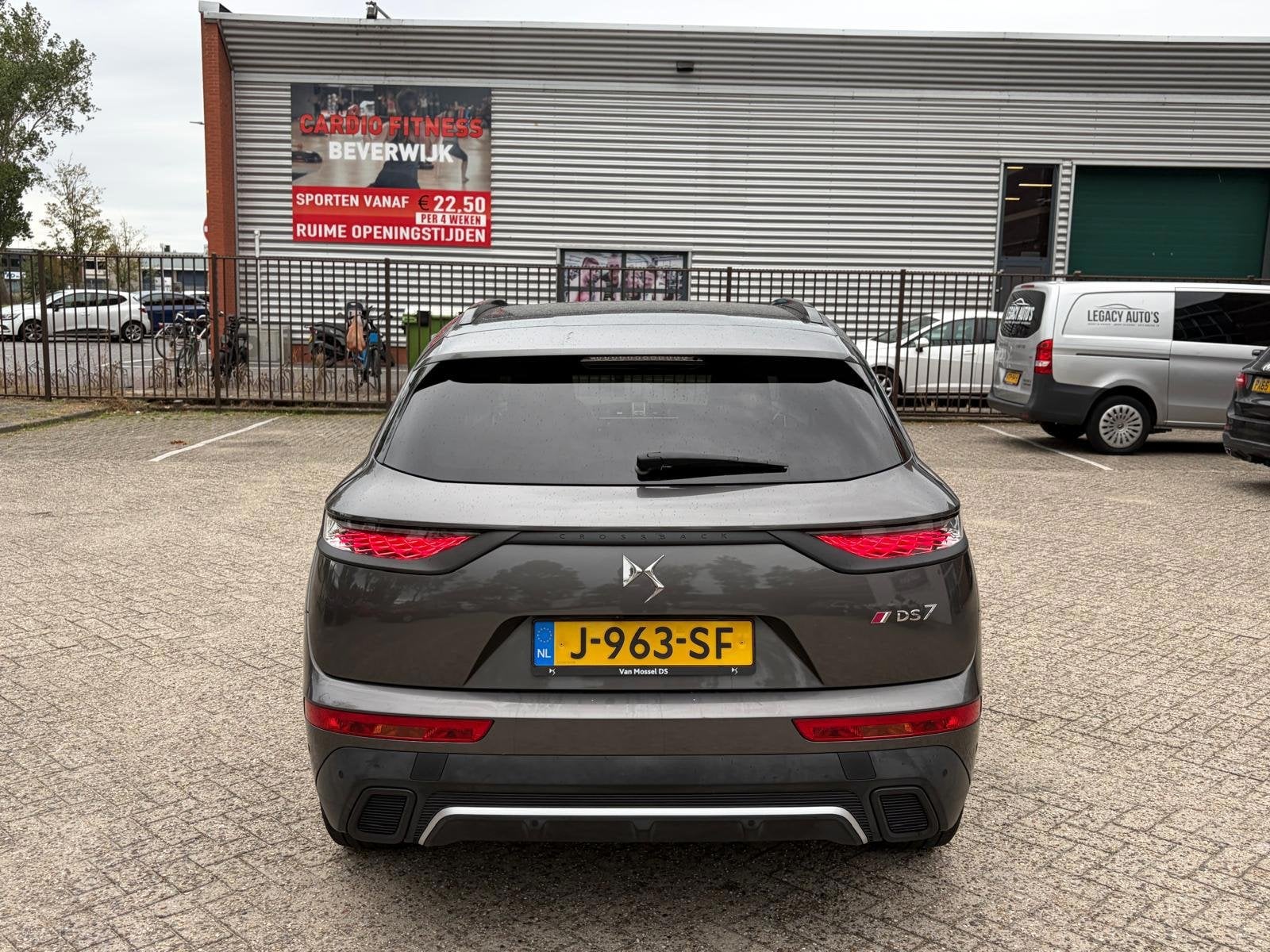 DS 7 Crossback 1.2 PureTech Executive - Vol opties - Distrib, Auto's, Dealer onderhouden, Gebruikt, 1199 cc, Leder en Stof