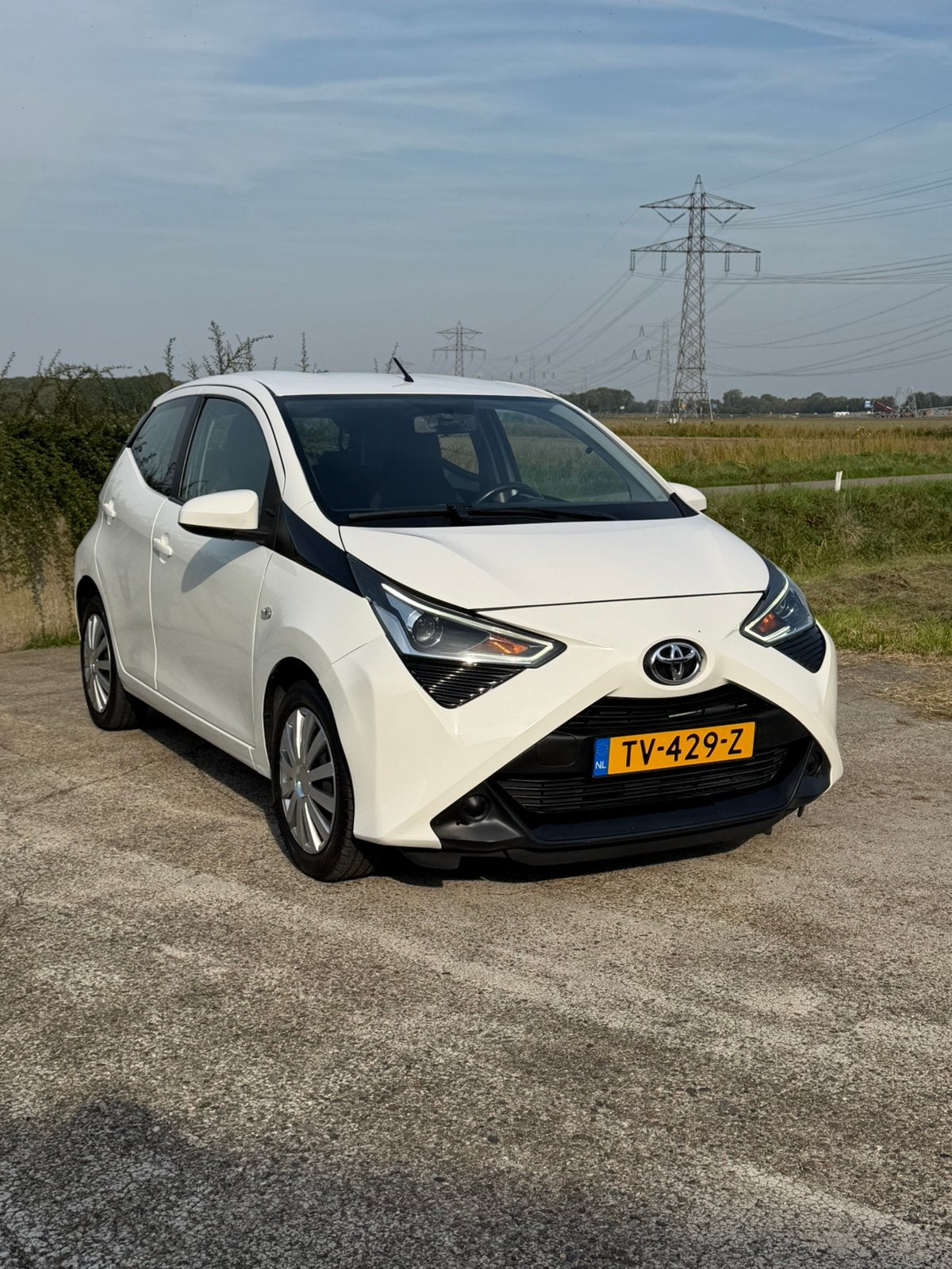 Foto 12 van Toyota Aygo 1.0 Vvt-i X-Play 5D 2018 Wit camera