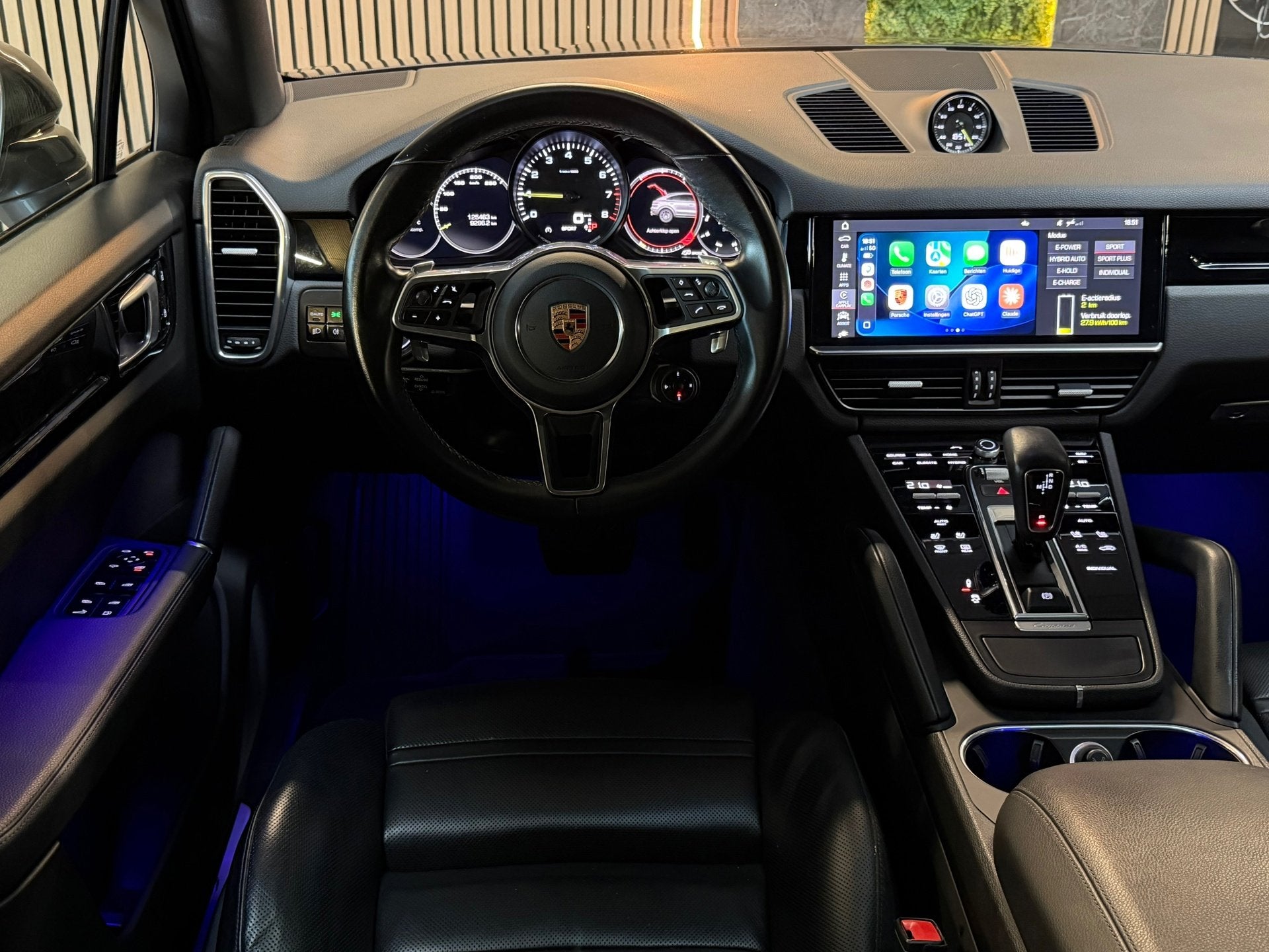 Foto 12 van Porsche Cayenne Coupé 3.0 E-Hybrid PANO|BOSE|SOFTCLOSE|SPOR