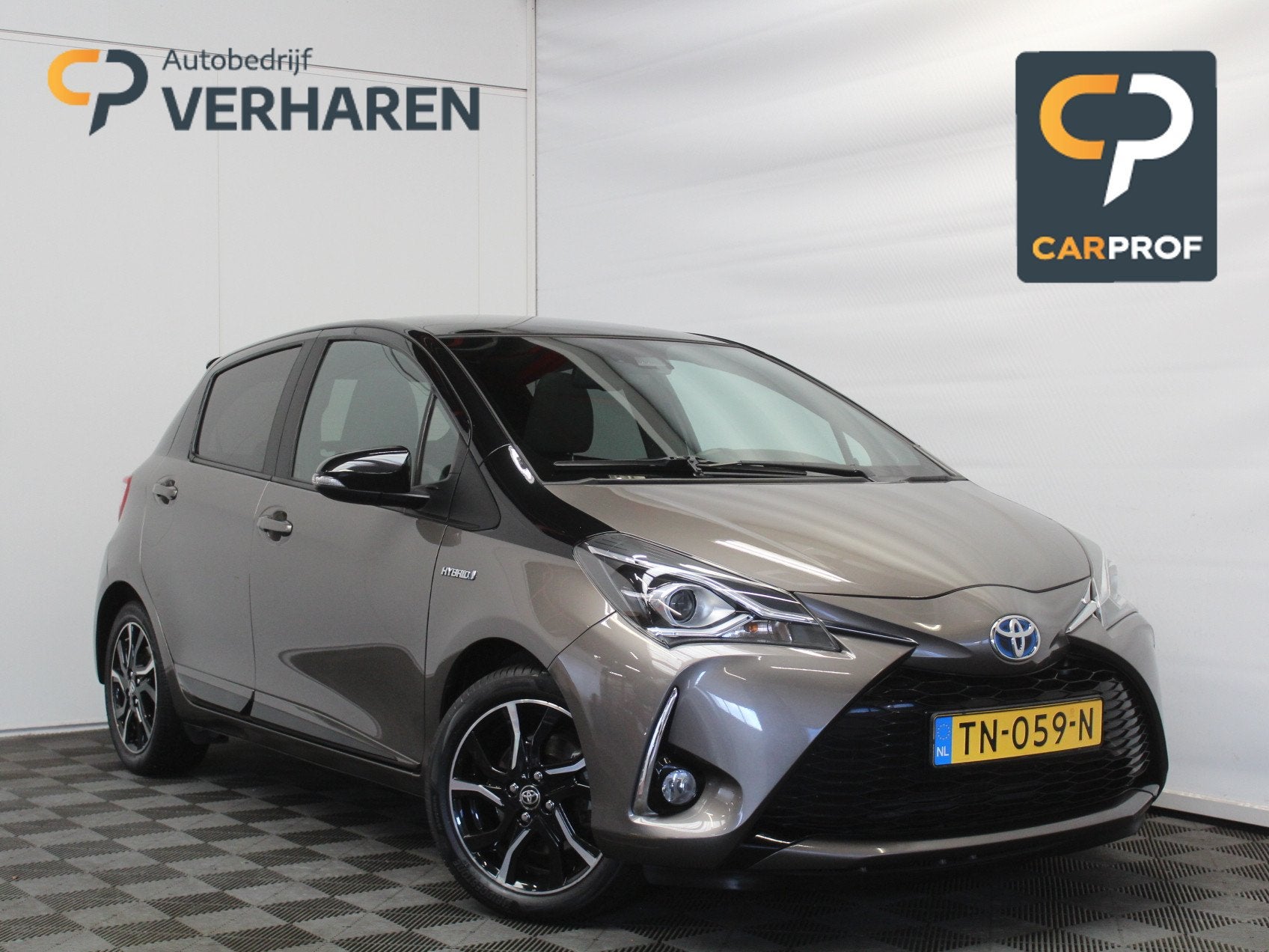 Toyota Yaris 1.5 Hybrid Bi-Tone Plus CLIMATE | LMV16 | AFNBT, Gebruikt, Euro 6, 4 cilinders, 49 €/maand