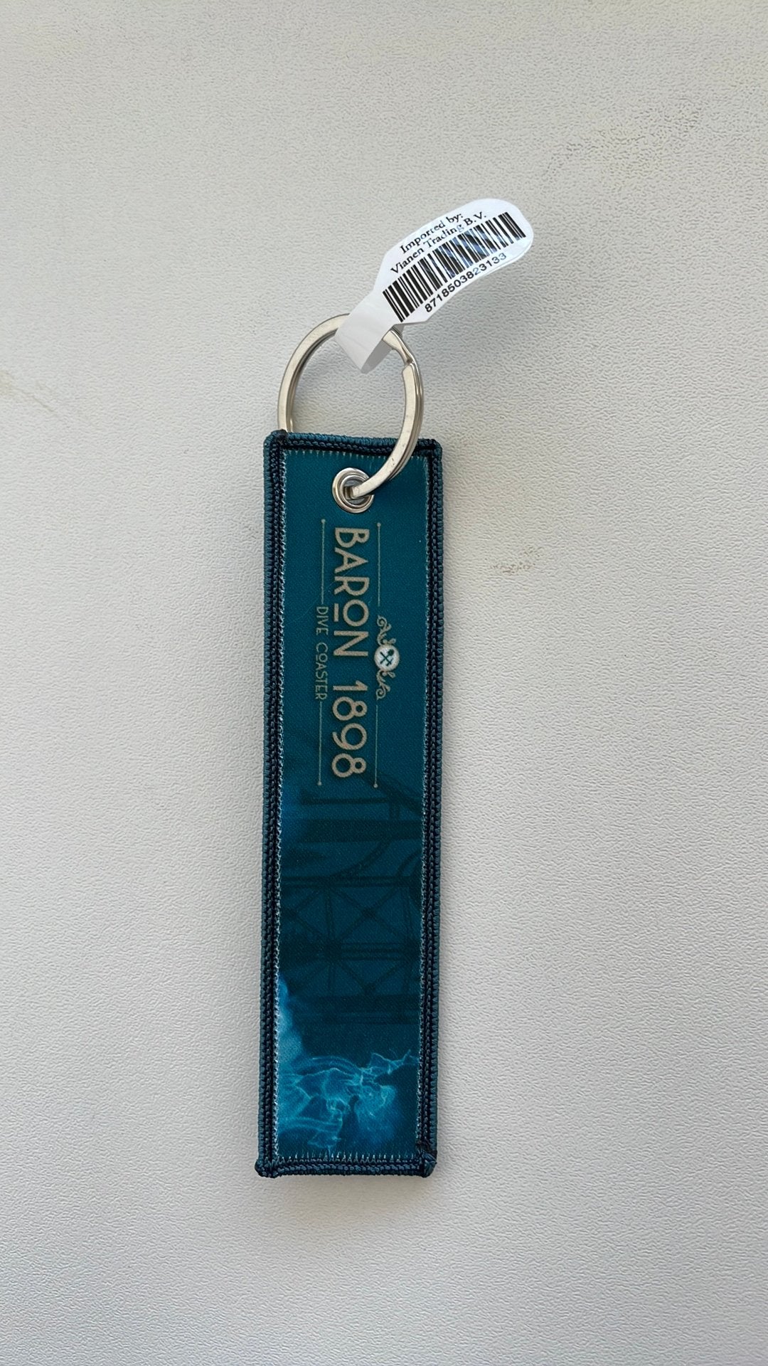 Efteling Flighttag Sleutelhanger Baron, Verzamelen, Efteling, Ophalen of Verzenden, Nieuw, Gebruiksvoorwerp