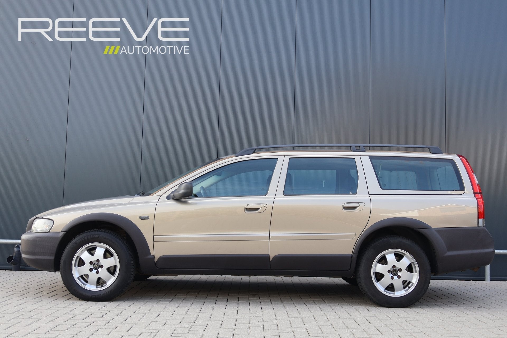 Volvo V70 Cross Country 2.4 T Comfort Line 1e eigenaar! | Un, Auto's, Beige, Beige, Vierwielaandrijving, Volvo