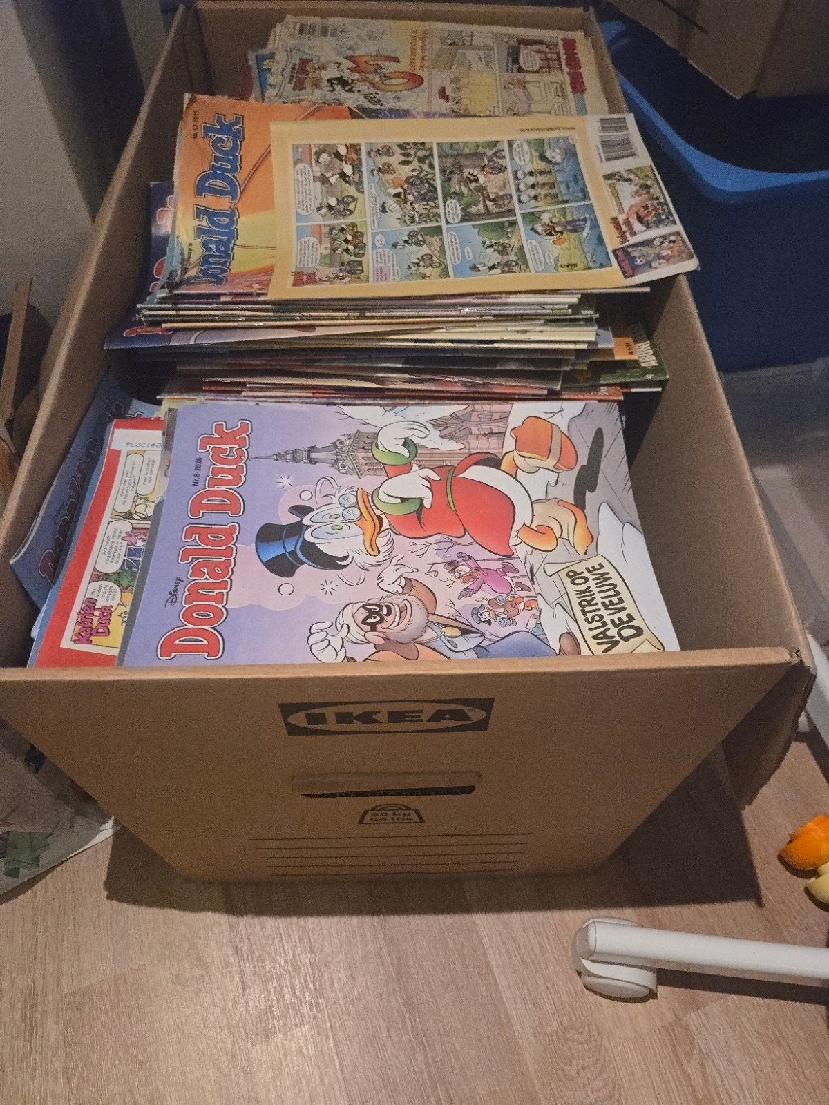 Volle verhuisdoos met honderden Donald Ducks, Meerdere stripboeken, Ophalen, Gelezen