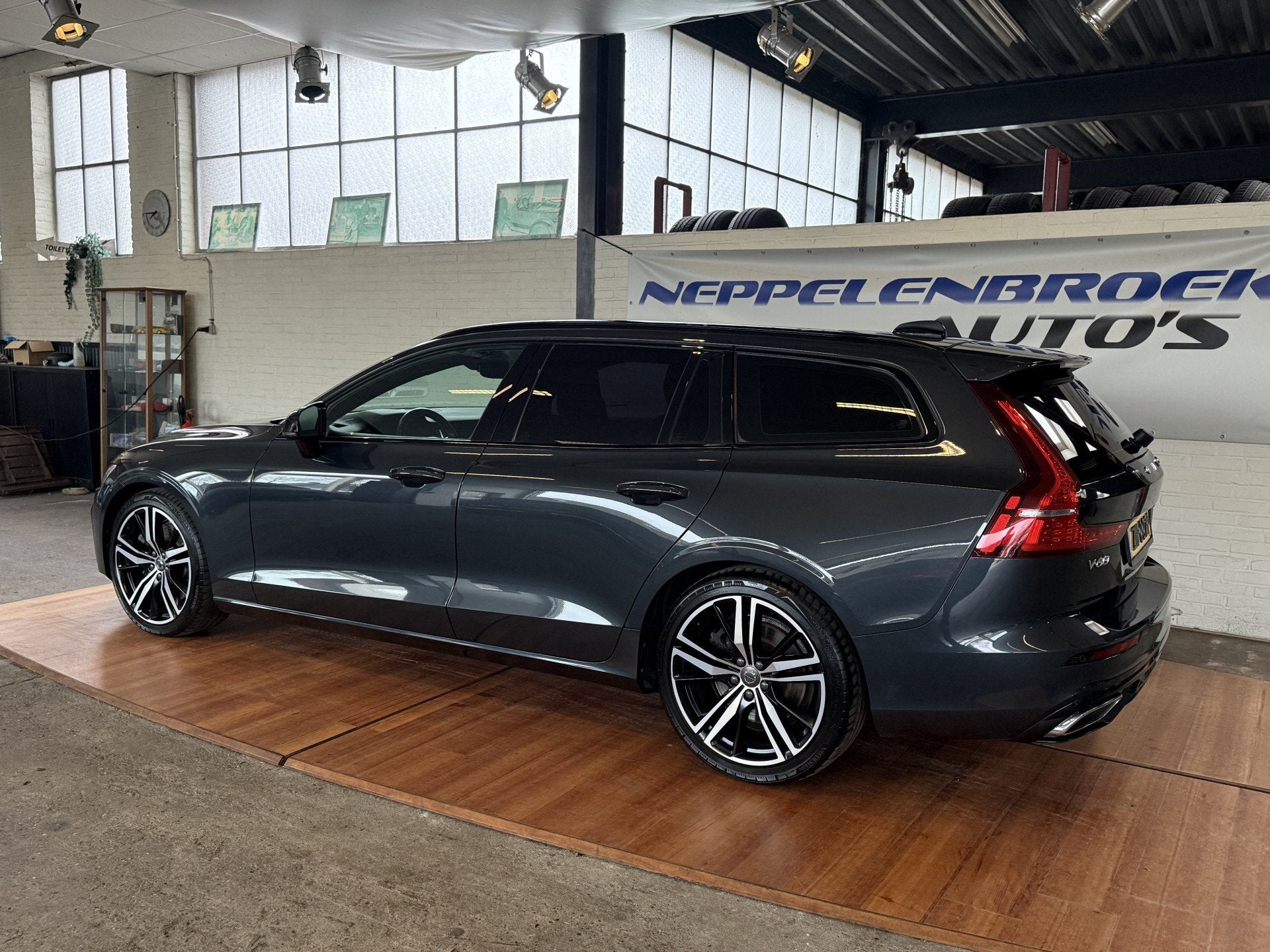 Volvo V60 2.0 T5 R-Design (bj 2018, automaat), Auto's, Volvo, 12 maanden, 15 km/l, Euro 6, 4 cilinders