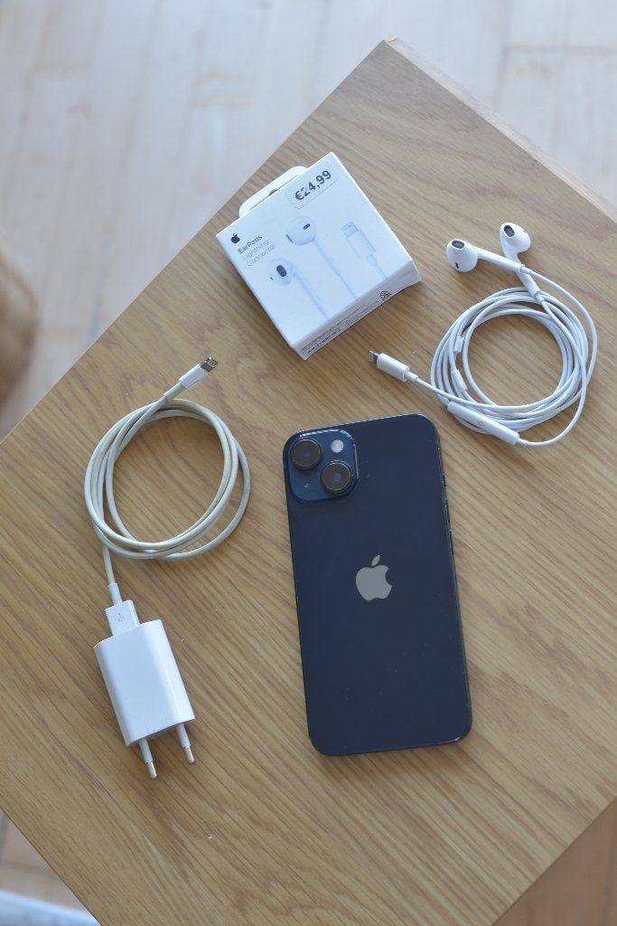 Apple iPhone 14 128GB (incl. originele lader & earpods)