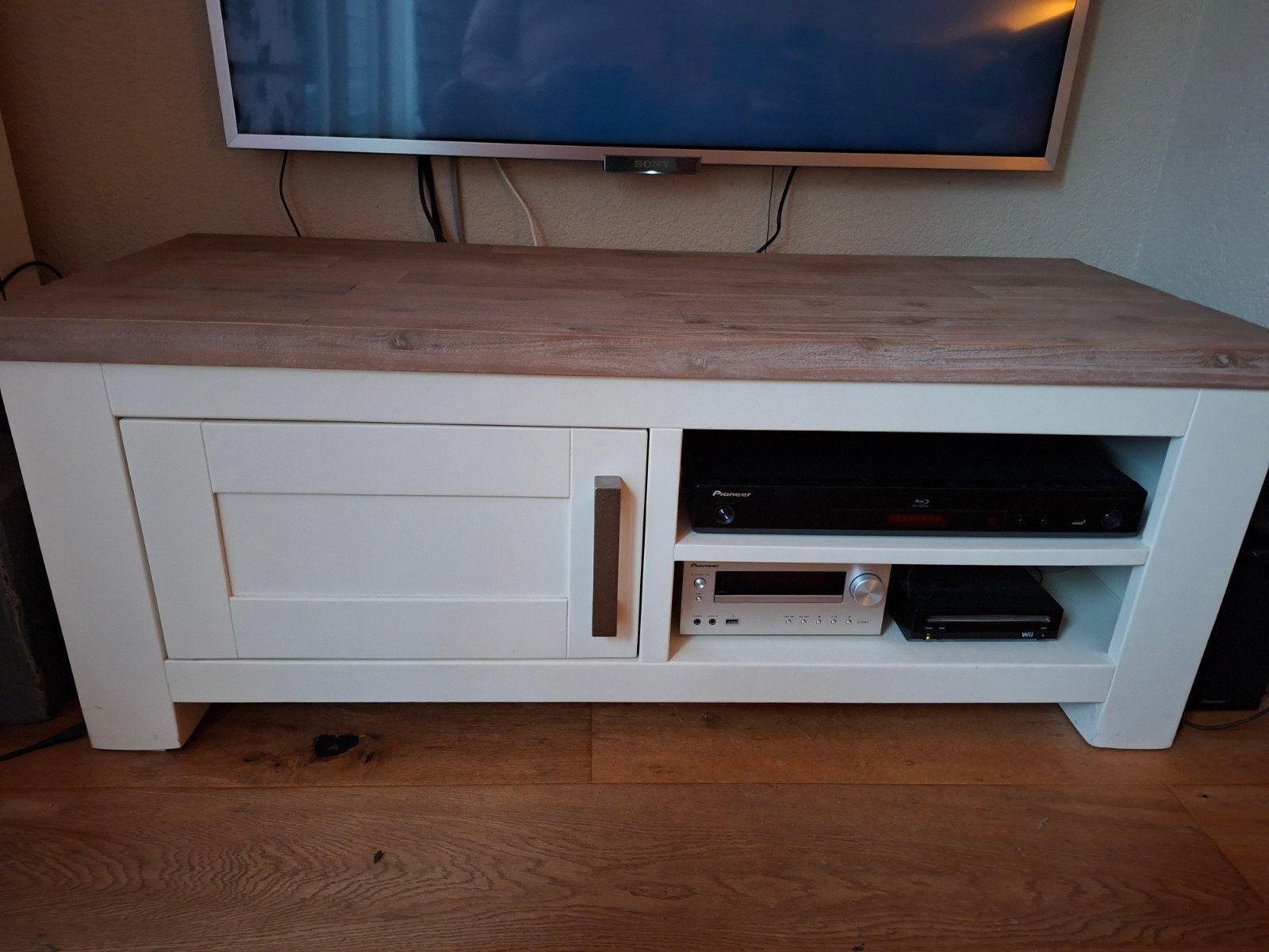 TV-meubel met opbergruimte en open vakken, Huis en Inrichting, Kasten | Televisiemeubels, Ophalen, 100 tot 150 cm, Zo goed als nieuw