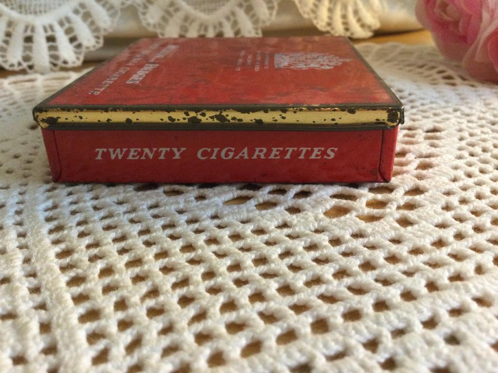 Benson and Hedges sigarettenblik, Ophalen of Verzenden, Gebruikt, Tabaksdoos of Verpakking