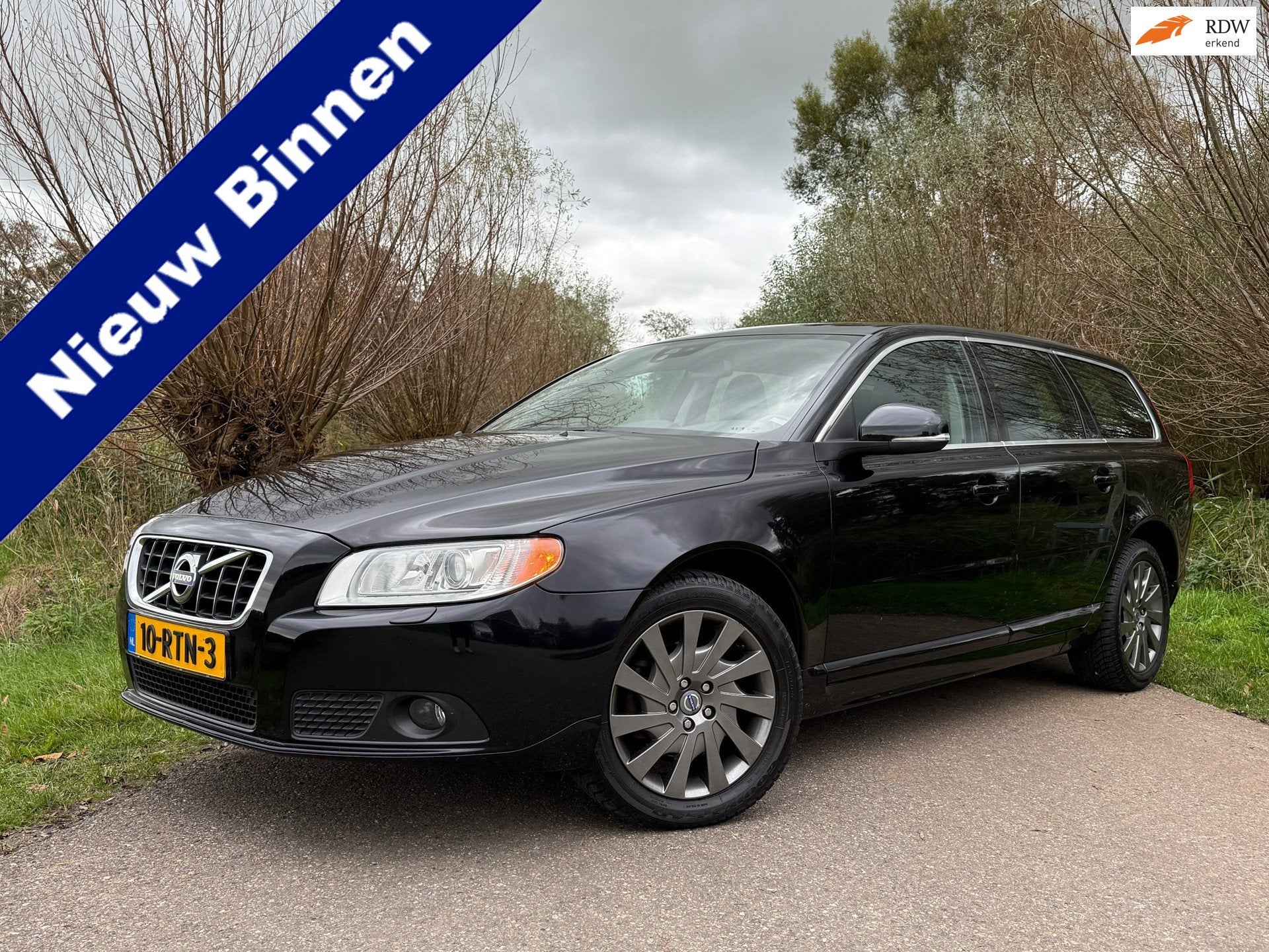 Volvo V70 1.6 T4 Limited Edition Automaat / Leder / Navi / 1, Auto's, Gebruikt, Zwart, 4 cilinders, Zwart