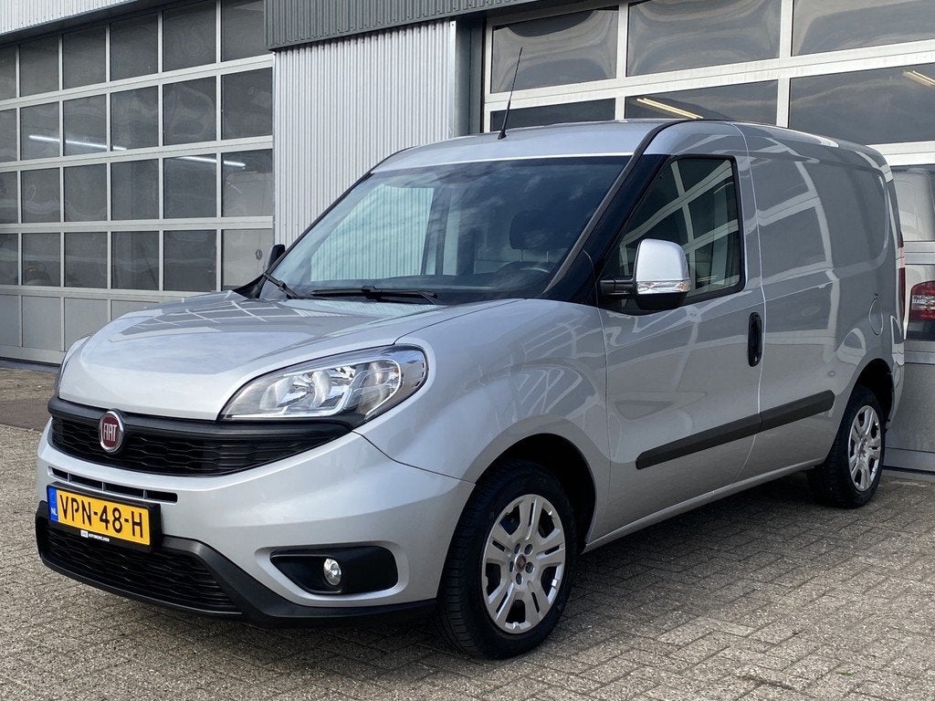 Fiat Doblò Cargo 1.3 MJ L1H1 SX Btw en Bpm vrij Airco Cruis, Voorwielaandrijving, Stof, Gebruikt, Zwart