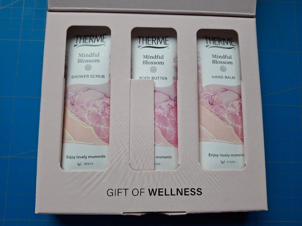 Therme Mindful Blossom gift set nieuw, Ophalen of Verzenden, Nieuw, Bodylotion, Crème of Olie