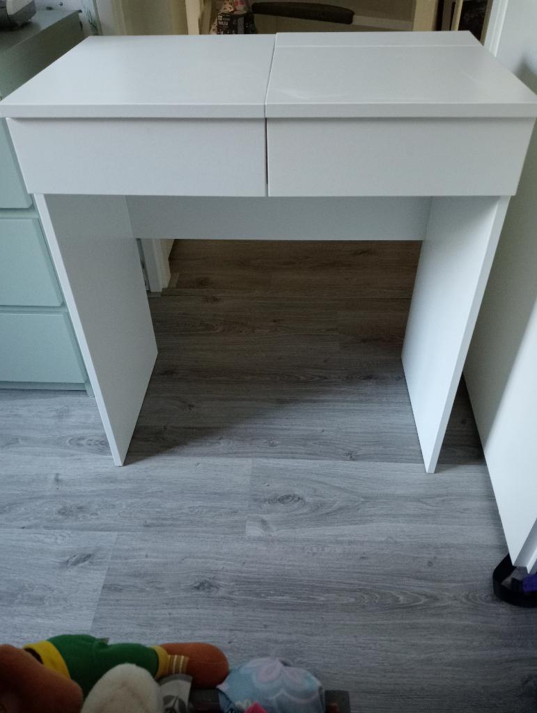 Bureau/make-up tafel, Opbergruimte, Gebruikt, 43 cm, Kinderbureau