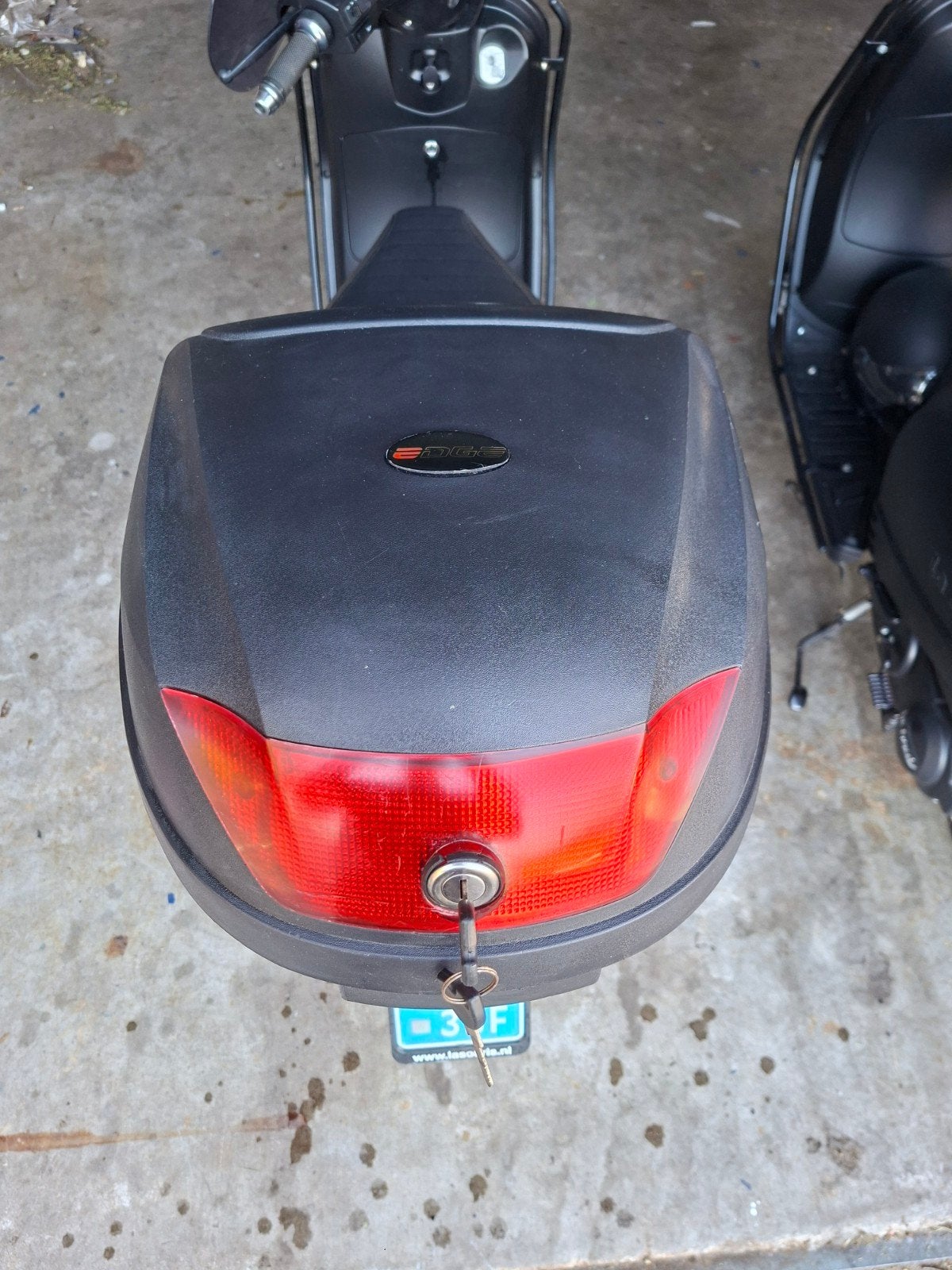 Scooter universele topkoffer voor helm - Nette staat, Ophalen of Verzenden, Zo goed als nieuw, Overige typen, Overige merken