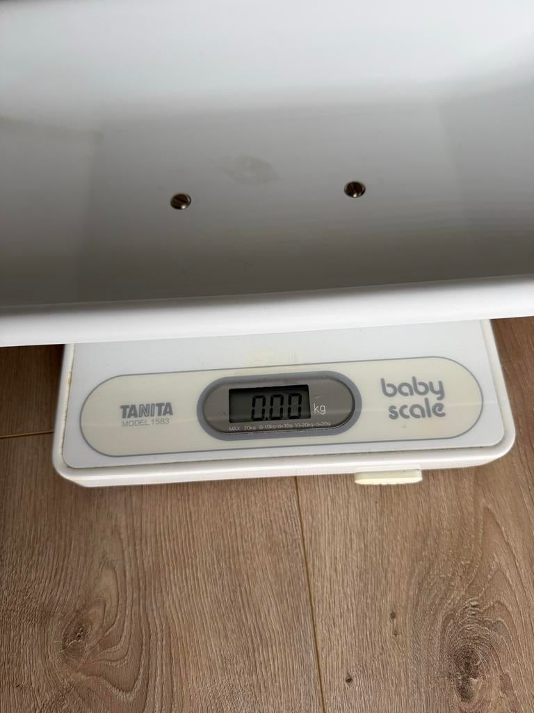 Tanita Model 1583 Babyweegschaal - Zeer Nauwkeurig, Ophalen, Zo goed als nieuw
