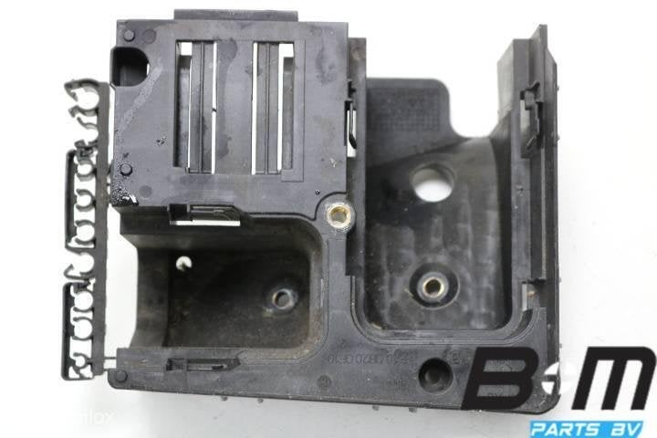 Houder voor zekeringkast VW Golf 5 1K0907361B, Gebruikt