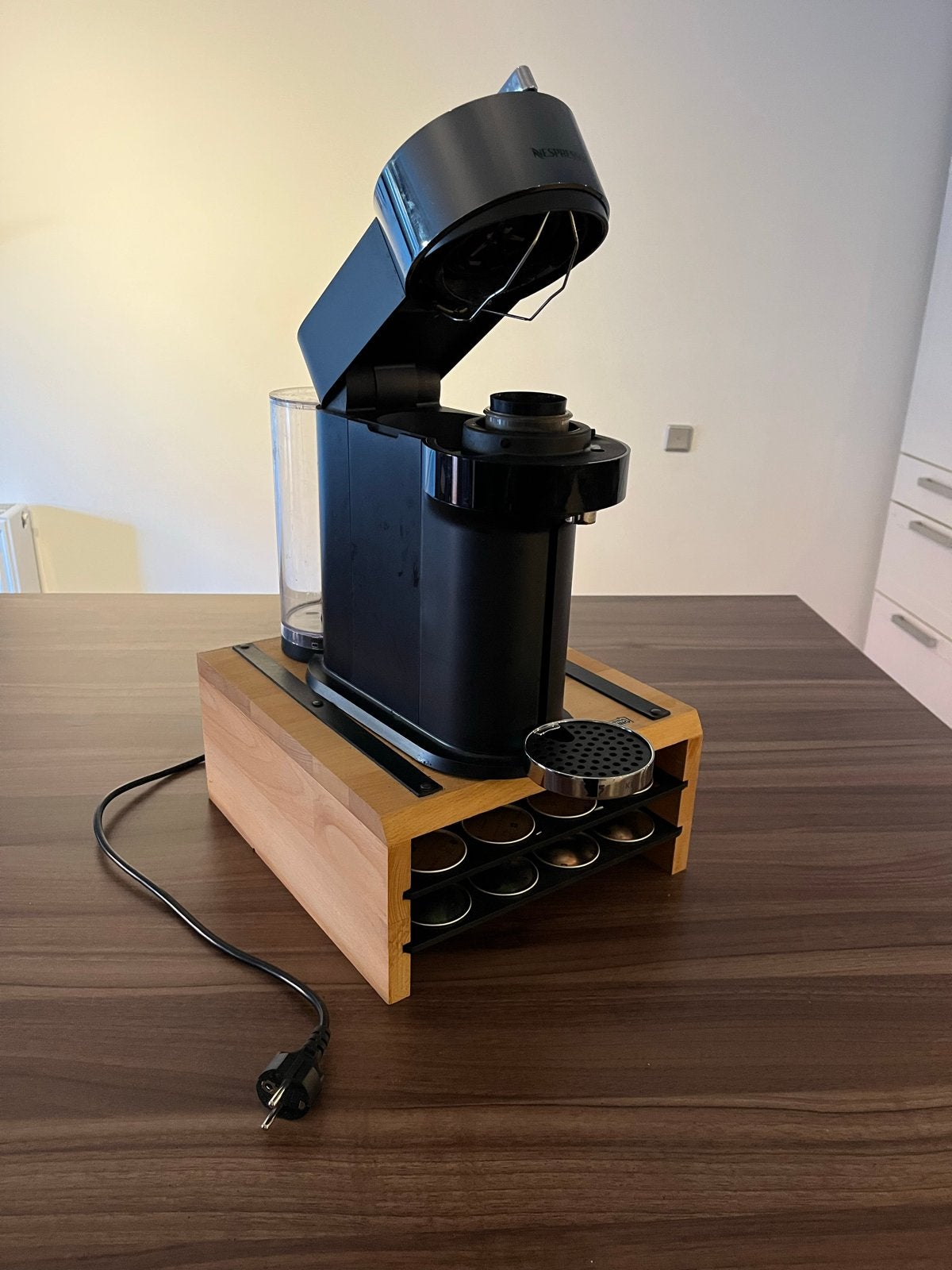 Nespresso Vertuo Next met capsulehouder, Koffiemachine, Ophalen of Verzenden, Zo goed als nieuw, 1 kopje