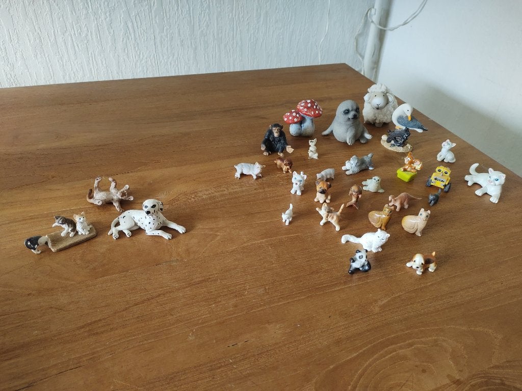 3 schleich figuurtjes dalmatier kittens leeuw welp en meer, Ophalen of Verzenden, Zo goed als nieuw