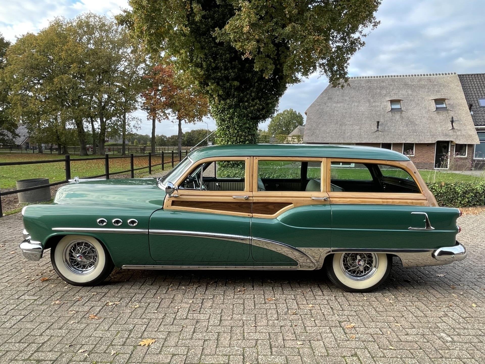 Buick Super V8 Wagon "Woody" gerestaureerd, foto 4