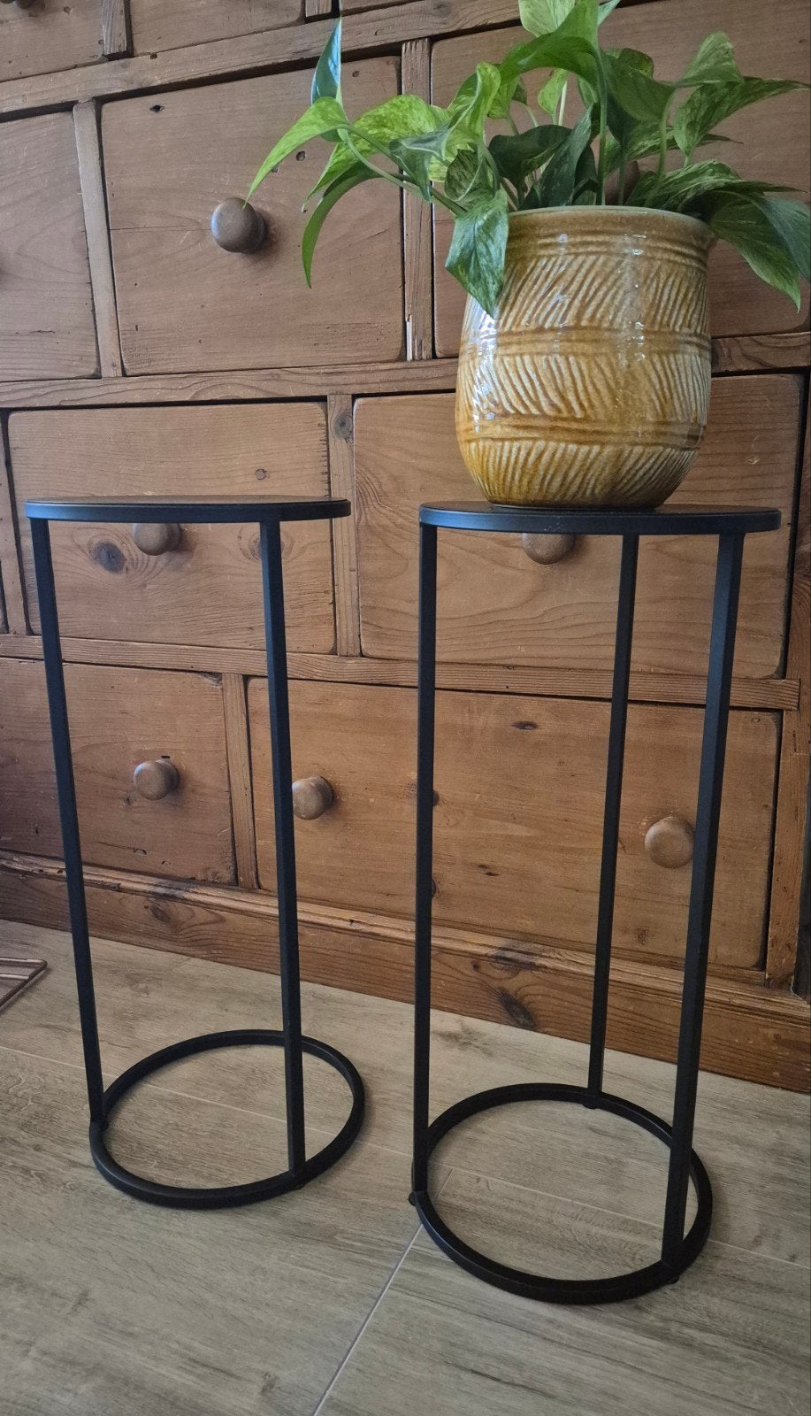 Set van 2 zwarte ronde bijzettafels/plantentafels Intratuin, Minder dan 55 cm, Gebruikt, Rond, Ophalen