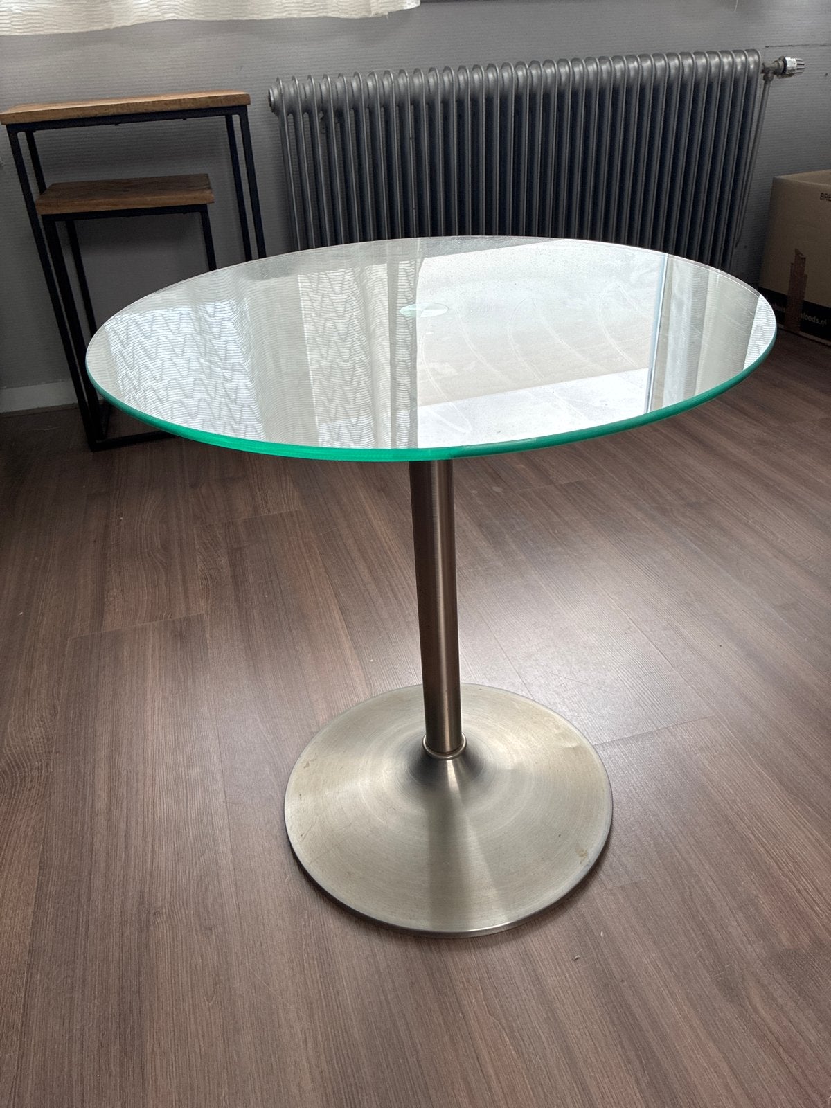 Ronde glazen bijzettafel met metalen voet - 50x54 cm, Minder dan 55 cm, Gebruikt, Rond, Glas