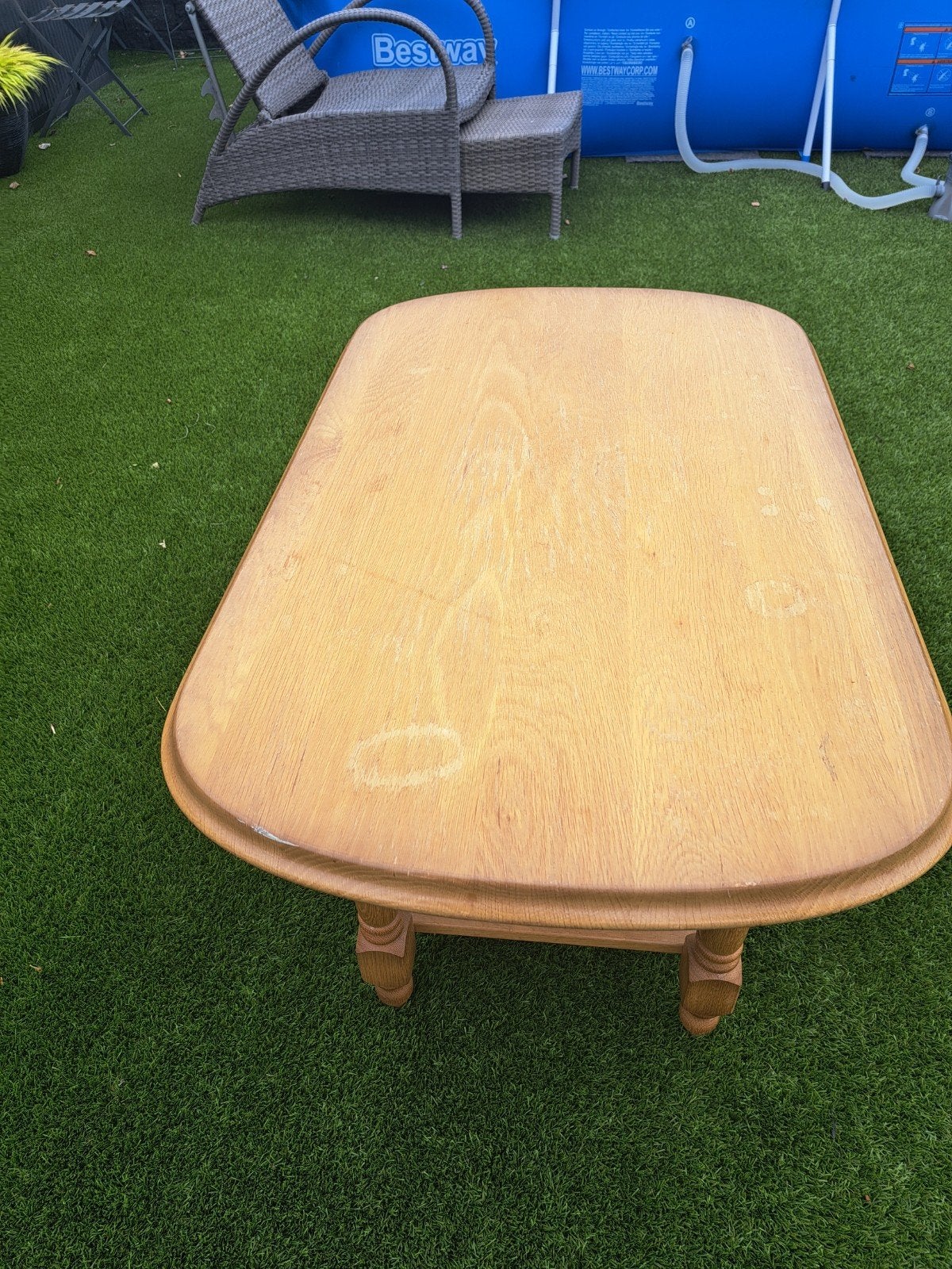 Mooie blank houten tafel met rieten onderblad, Ophalen, 50 – 75, Gebruikt, 100 tot 150 cm