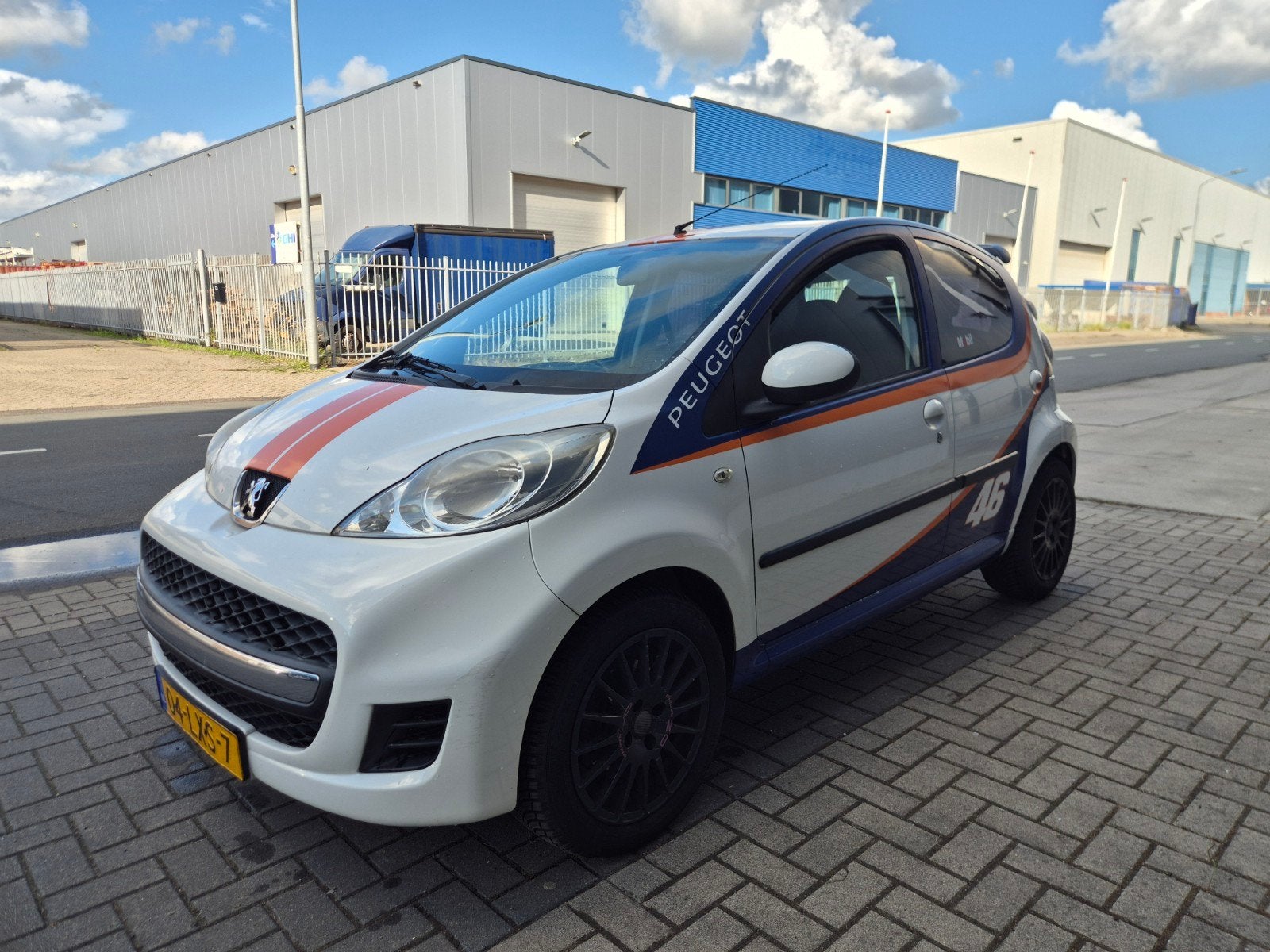 Peugeot 107 1.0 12V 5DR 2-TRONIC Automaat Wit, 4 stoelen, Origineel Nederlands, Bedrijf, Parkeersensor