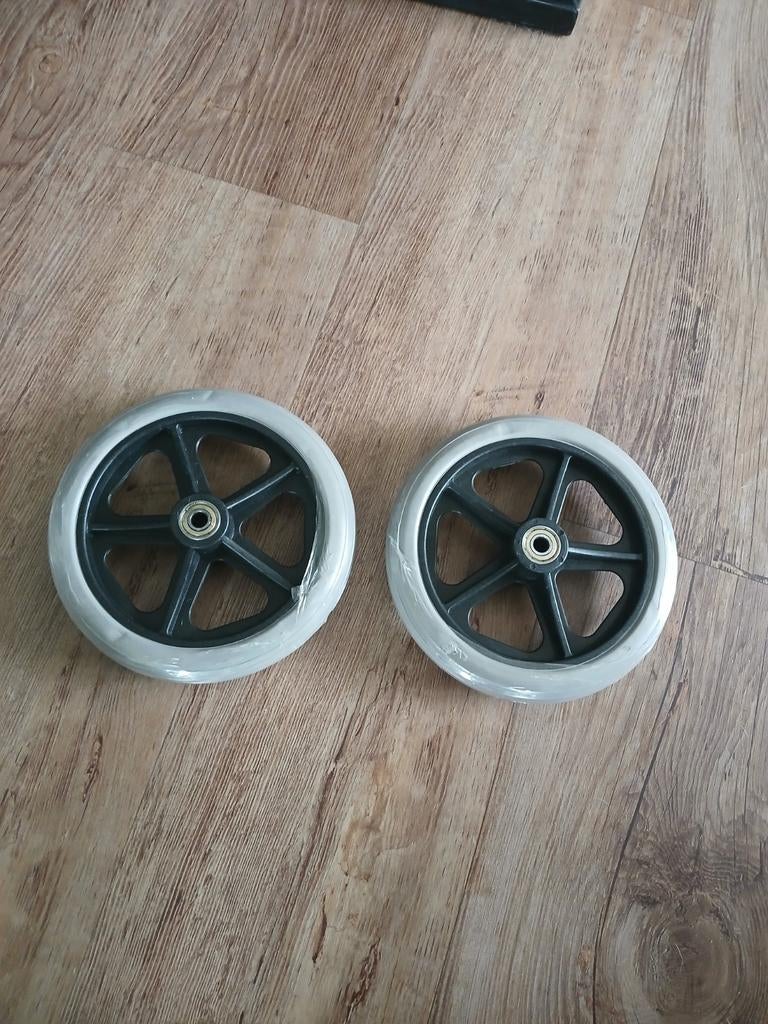 Te koop 2 nieuwe massieve  rolstoelwielen voor, Ophalen of Verzenden, Nieuw, Elektrische rolstoel