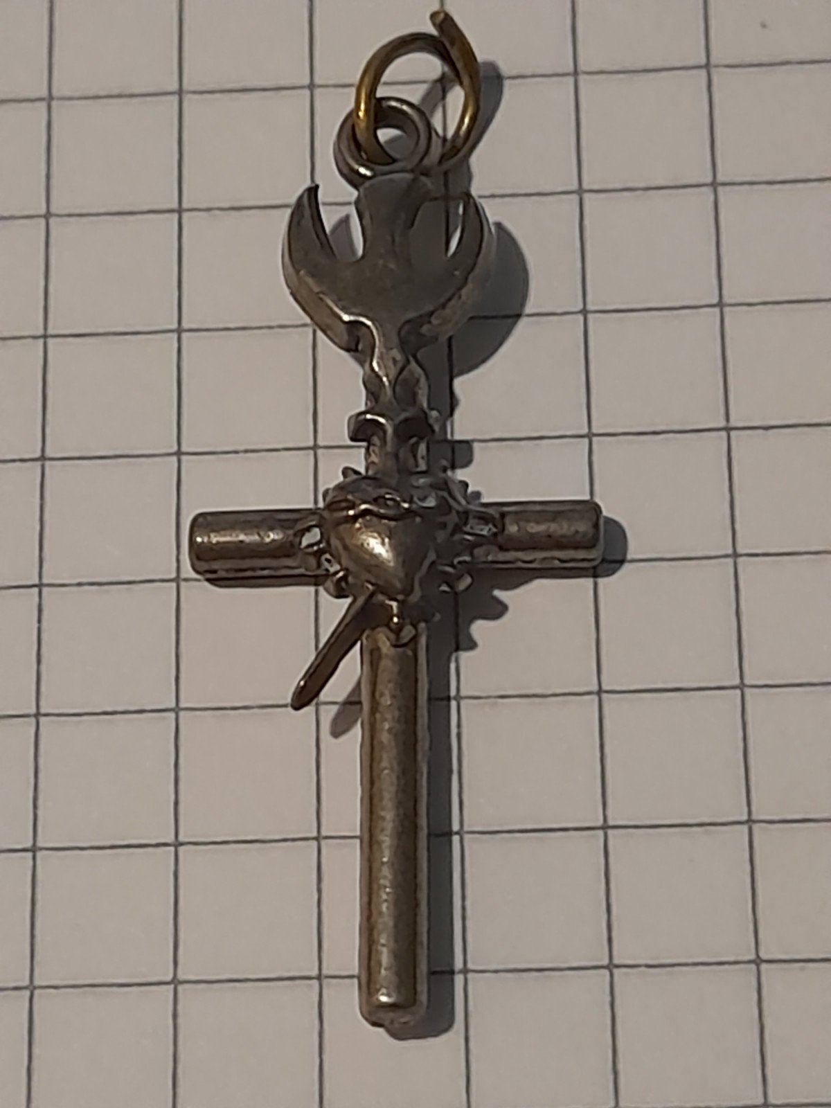 Uniek Kruisje met Heilig Hart en Duif metaaldetector vondst, Antiek en Kunst, Ophalen of Verzenden