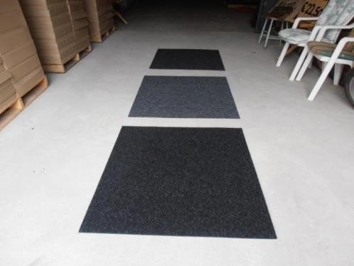 Nieuw tapijttegels 100x100 en 50x50 in diverse kleuren, Ophalen of Verzenden, Nieuw, Zwart, Tapijttegels