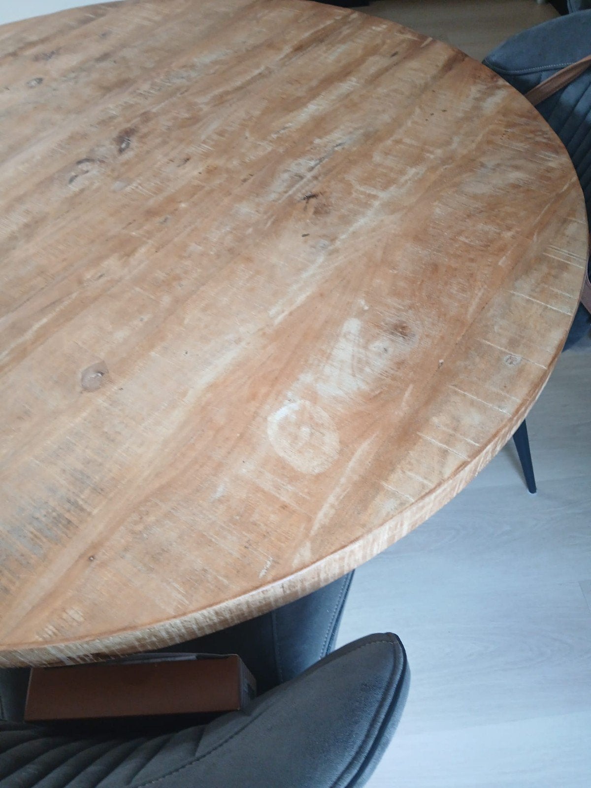 Ronde eettafel van hardhout met metalen poot (130x130cm), Gebruikt, Rond, Vier personen, Ophalen