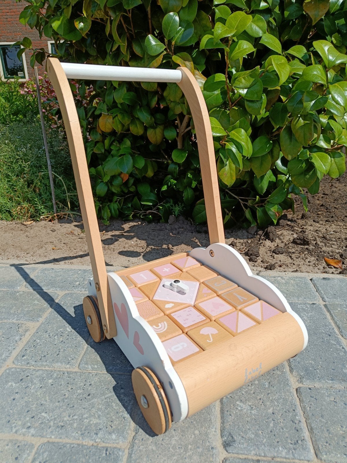 Houten loopwagen met blokken, Kinderen en Baby's, Speelgoed | Babyspeelgoed, Zo goed als nieuw, Overige typen, Met wieltjes, Ophalen