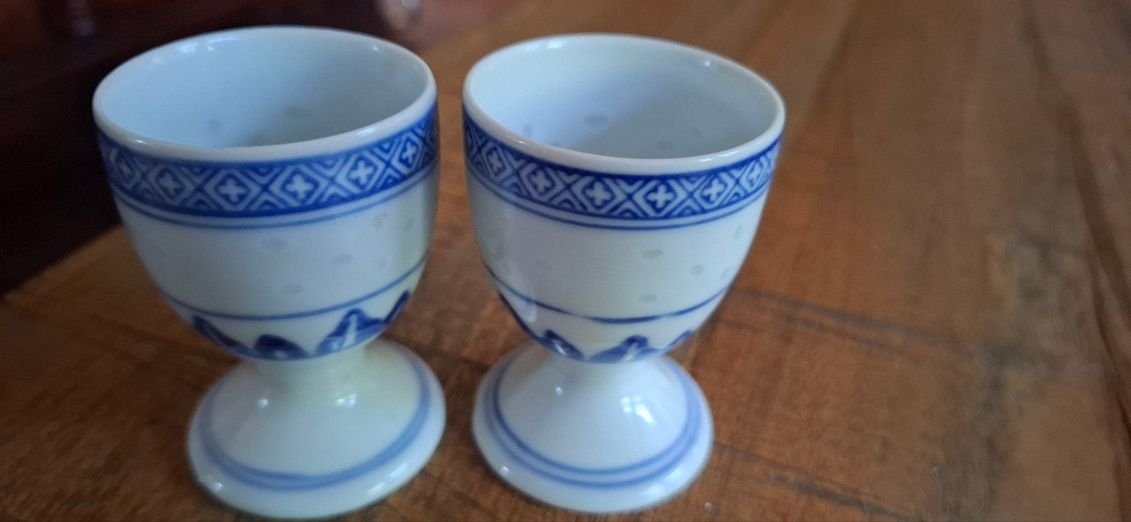 2 Chinese eierdoppen en 4 koppen met schotels, Ophalen of Verzenden, Porselein, Overige stijlen, Kop(pen) en/of Schotel(s)