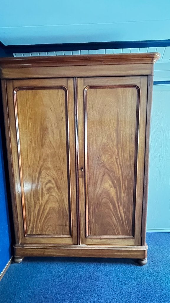 Mahoniehouten antieke kast, Ophalen