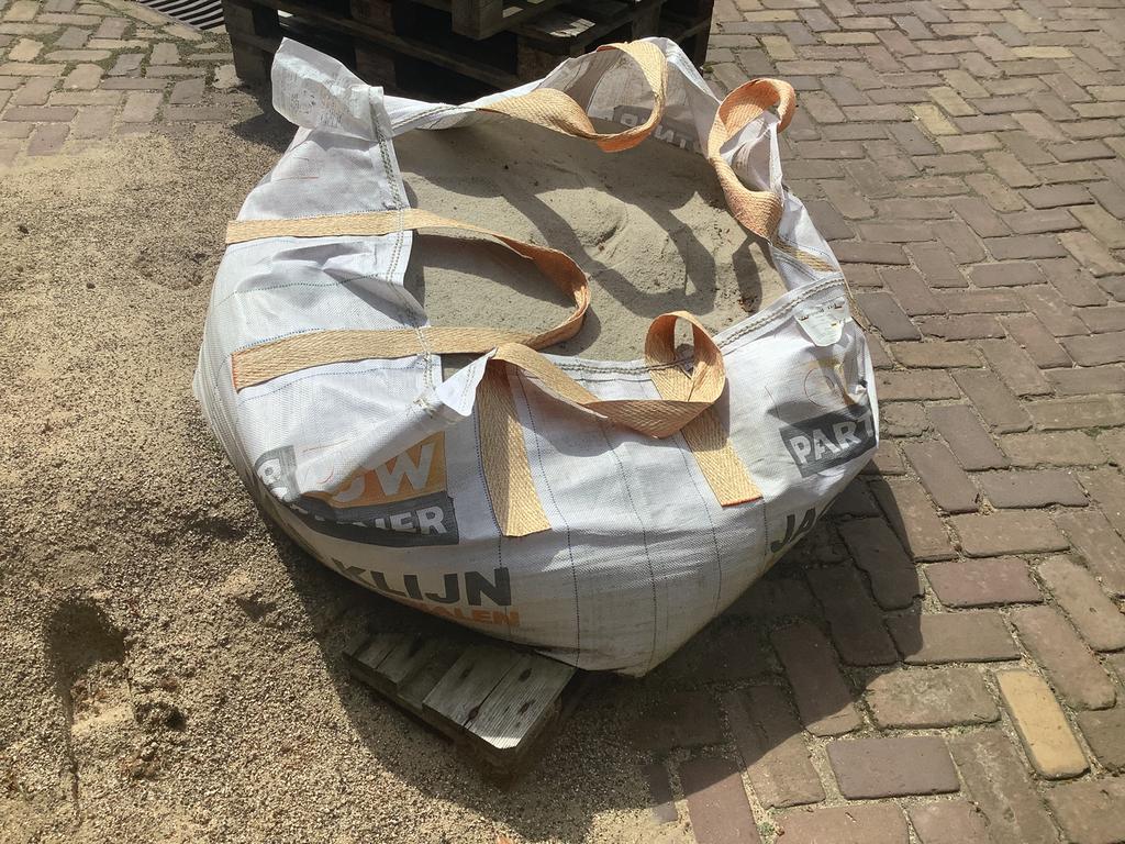 Voegzand halve m3, Ophalen, Zo goed als nieuw