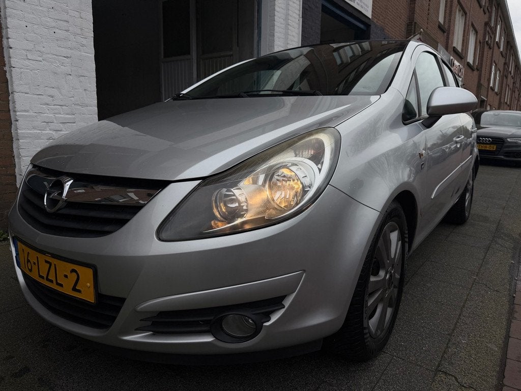 Opel Corsa 1.4-16V '111' Edition AUTOMAAT Airco Pano Cruise, Euro 5, 1398 cc, 4 cilinders, 49 €/maand