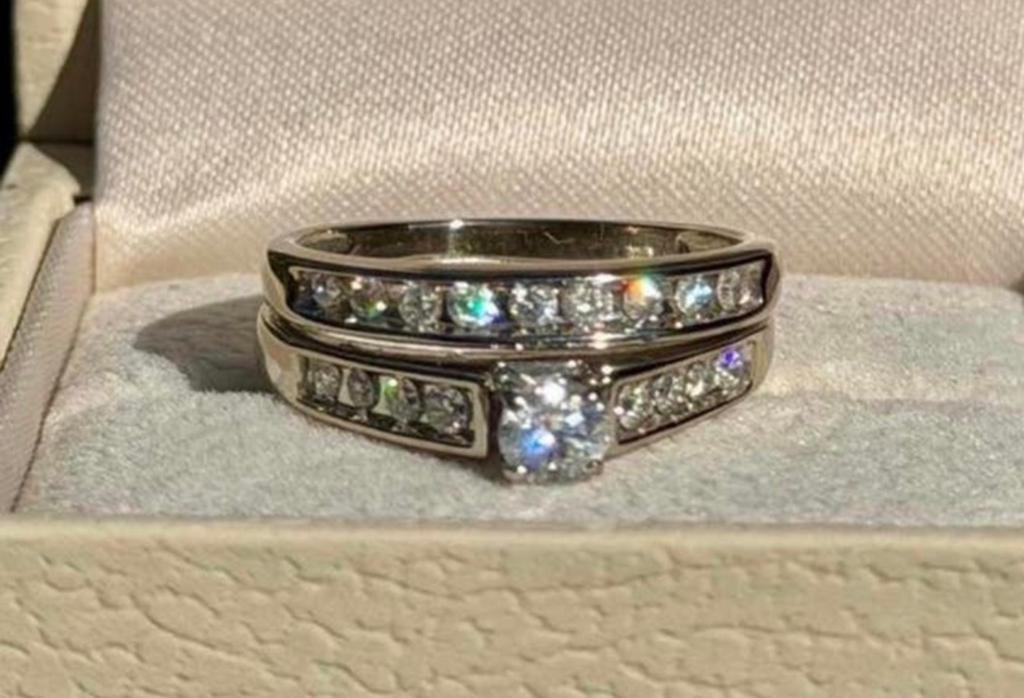Witgouden ring met 20 natuurlijke diamanten en certificaat!, Nieuw, Ophalen of Verzenden, Kleiner dan 17, Met edelsteen