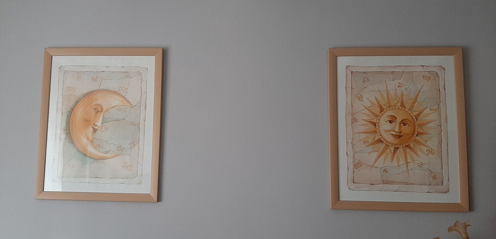 2 mooie grote schilderijen met zon en maan afbeelding, Ophalen, 62 cm, Hangend, 77 cm