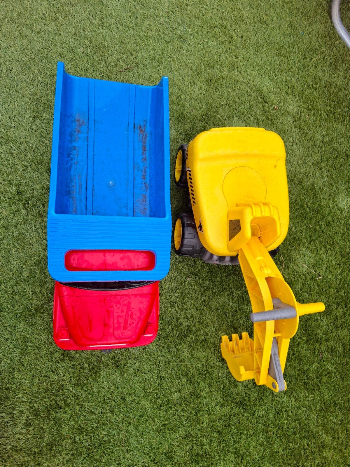 Grote speelgoedvoertuigen: kiepwagen en graafmachine, Ophalen, Zo goed als nieuw, Overige typen