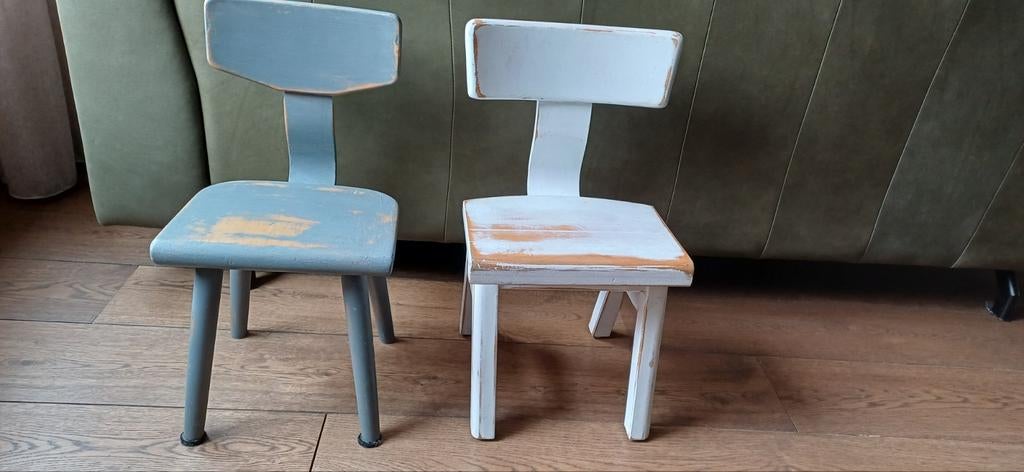 Set van 2 vintage kleuterstoeltjes - grijs en wit, Kinderen en Baby's, Kinderkamer | Tafels en Stoelen, Ophalen of Verzenden, Gebruikt