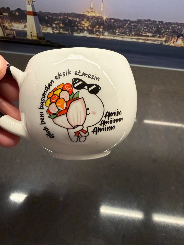 Leuke Koffiemok met Cartoon en Turkse Tekst, Ophalen of Verzenden, Zo goed als nieuw