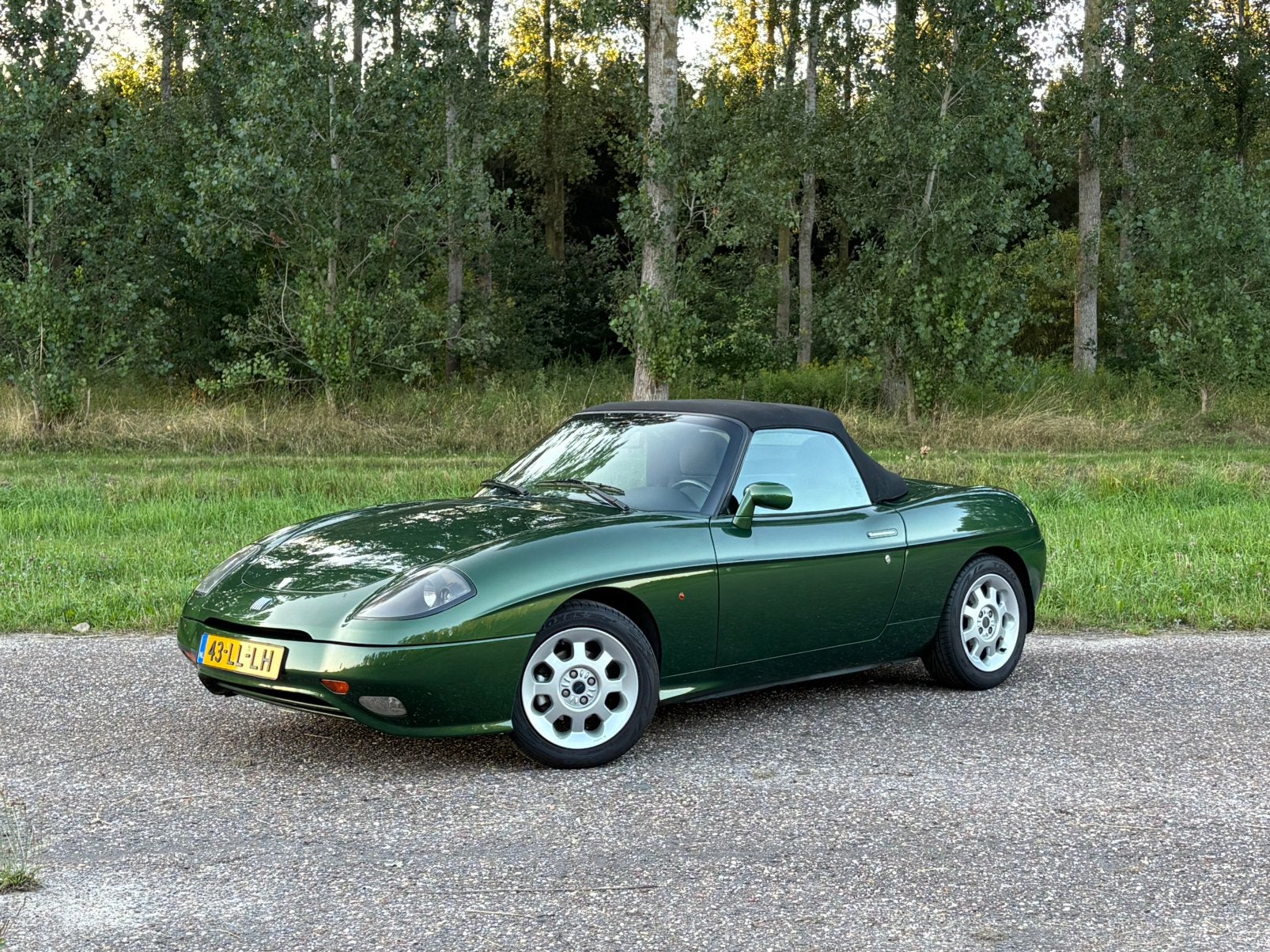 Fiat Barchetta 1.8 16V Maggiora, Voorwielaandrijving, Stof, 40 €/maand, Zwart