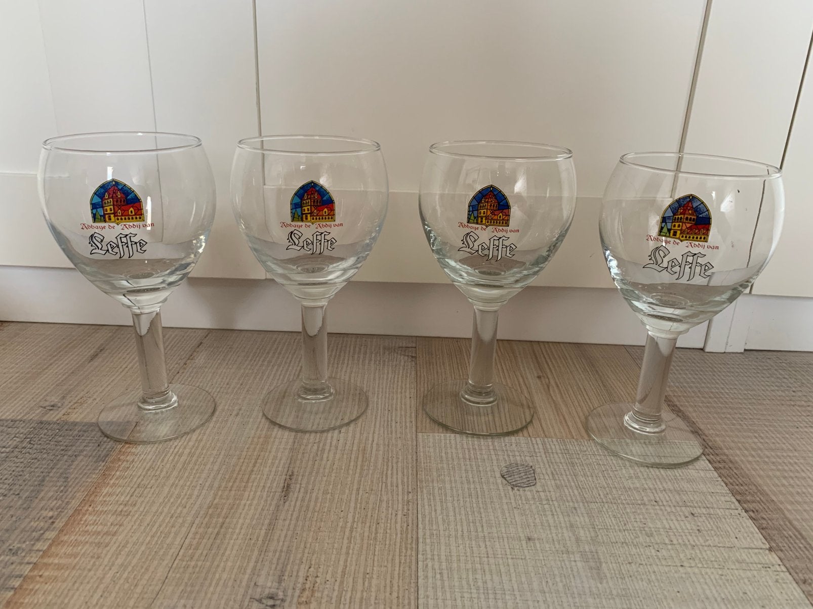 4x Leffe bierglazen 33cl, Ophalen of Verzenden, Zo goed als nieuw, Glas of Glazen, Overige merken
